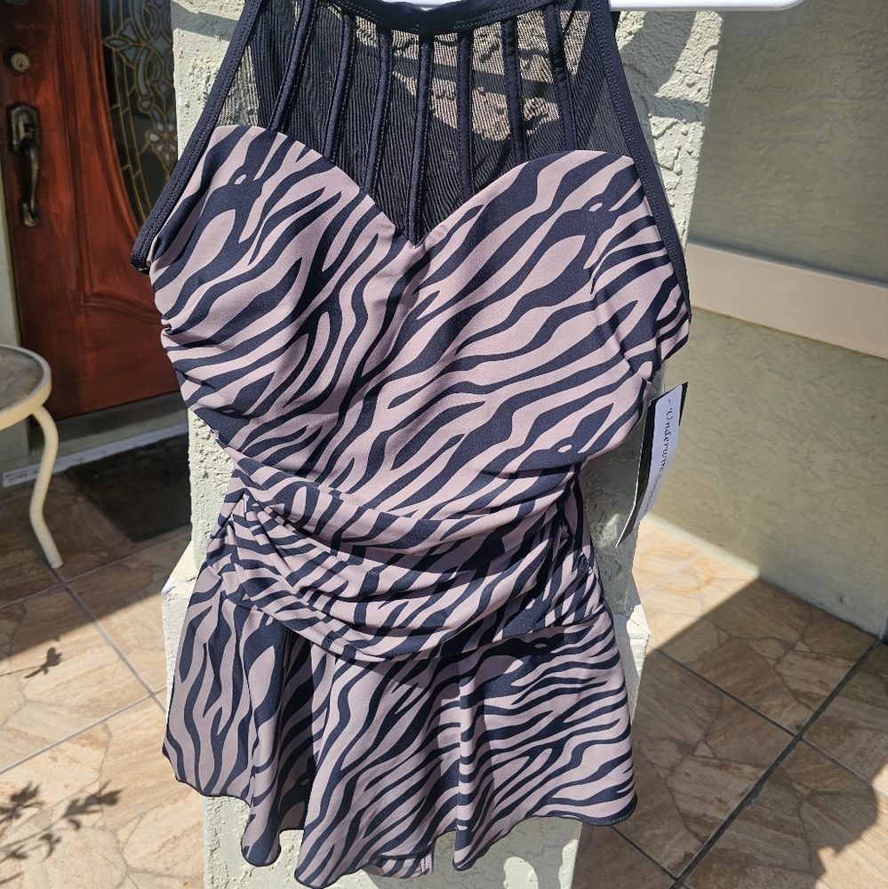 NWT Alisha Levine One Piece Slimming Swimsuit SZ 8